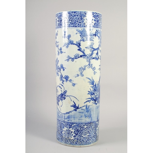 1160 - A JAPANESE BLUE AND WHITE STICK STAND. 24ins high.