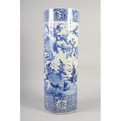 1160 - A JAPANESE BLUE AND WHITE STICK STAND. 24ins high.