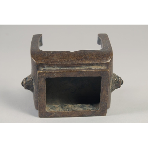 1177 - A GOOD CHINESE CENSER on four legs. 4ins high.