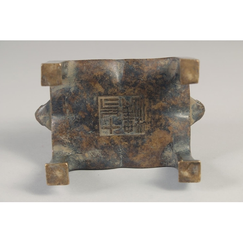 1177 - A GOOD CHINESE CENSER on four legs. 4ins high.