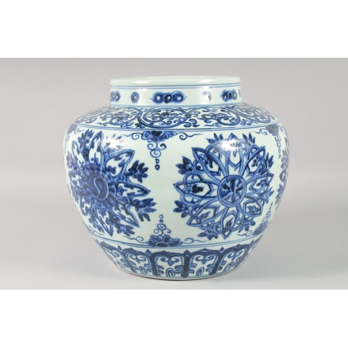 1181 - A VERY LARGE CHINESE BLUE AND WHITE PORCELAIN JAR, decorated with floral motifs. 29cm high.