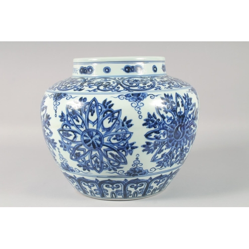 1181 - A VERY LARGE CHINESE BLUE AND WHITE PORCELAIN JAR, decorated with floral motifs. 29cm high.