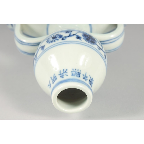 1182 - A CHINESE BLUE AND WHITE PORCELAIN TWIN HANDLE MOON FLASK, with yin yang symbol and character mark. ... 