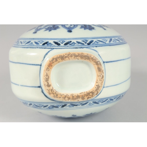 1182 - A CHINESE BLUE AND WHITE PORCELAIN TWIN HANDLE MOON FLASK, with yin yang symbol and character mark. ... 