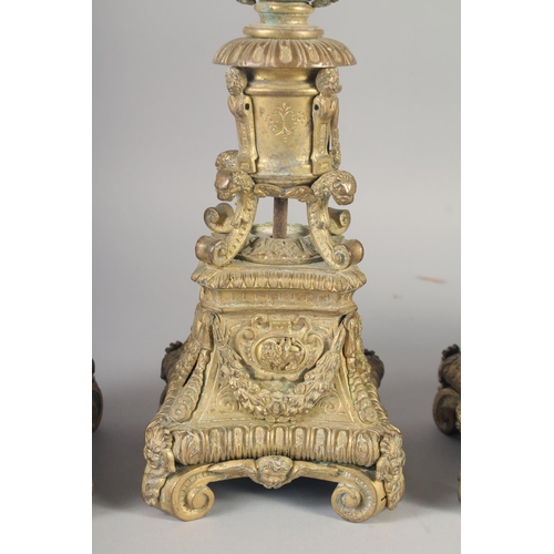 1242 - A GOOD SET OF FOUR 18TH CENTURY VENETIAN GILT BRONZE ALTER STYLE CANDLESTICKS with a cylindrical sco... 