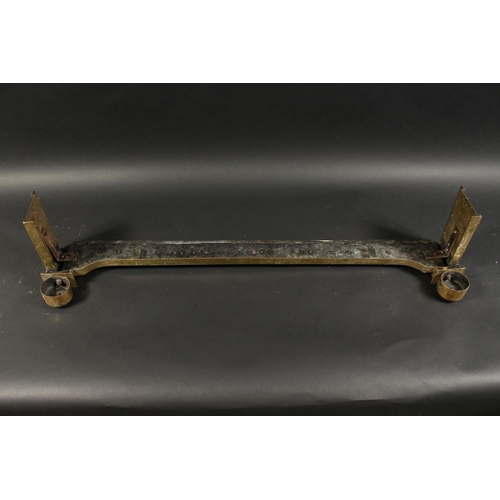 1322 - A 19TH CENTURY BRASS FENDER of Adam design with quivers and roundels 3ft 10ins long, 9ins deep.