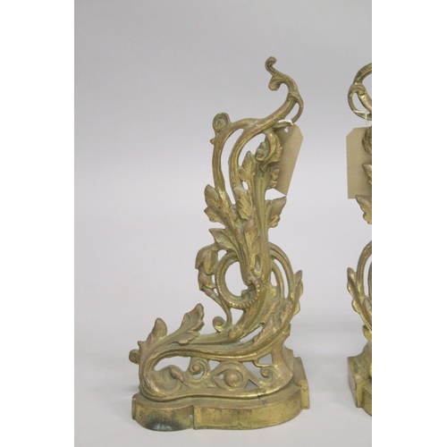 1330 - A GOOD PAIR OF 19TH CENTURY CAST BRASS CHENETS with acanthus decoration. 1ft 1ins high, 9ins wide.... 