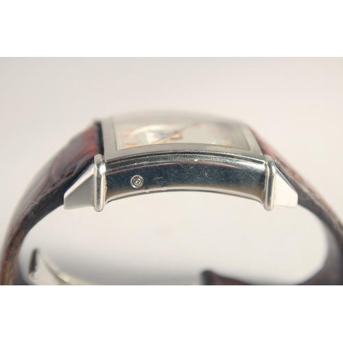 1346 - A GENTLEMAN'S 1945 VINTAGE GIRARD-PERREGAUX WRISTWATCH, model 25810, serial no. 661, automatic, stai... 