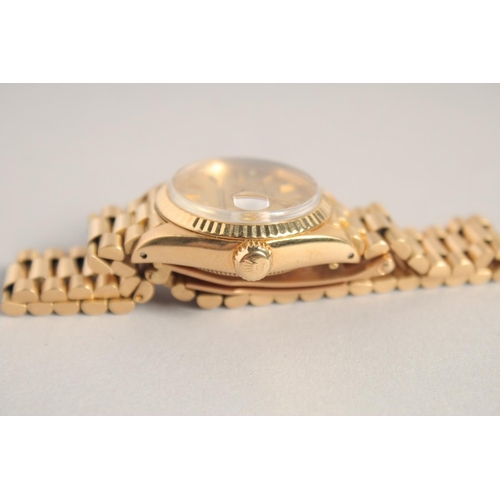 1349 - A SUPERB 18K YELLOW GOLD ROLEX OYSTER PERPETUAL DATE JUST WRISTWATCH 64gms gross weight.