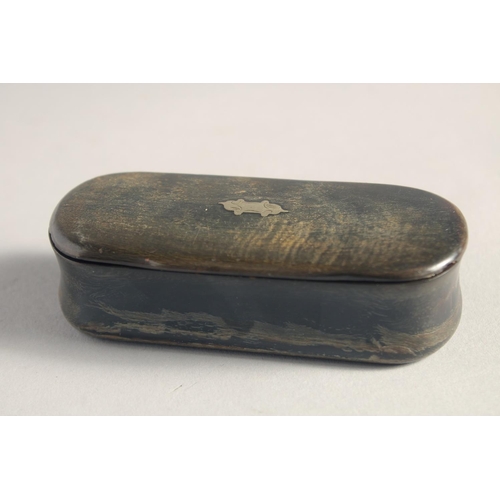 1362 - T. SIMMONDS IMPROVED SOVEREIGN BALANCE in original box and horn snuff box (2).