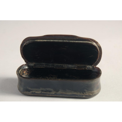 1362 - T. SIMMONDS IMPROVED SOVEREIGN BALANCE in original box and horn snuff box (2).