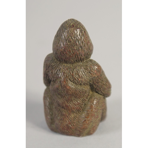 1391 - A SMALL JAPANESE BRONZE SEATED GORILLA. 1.75ins high.