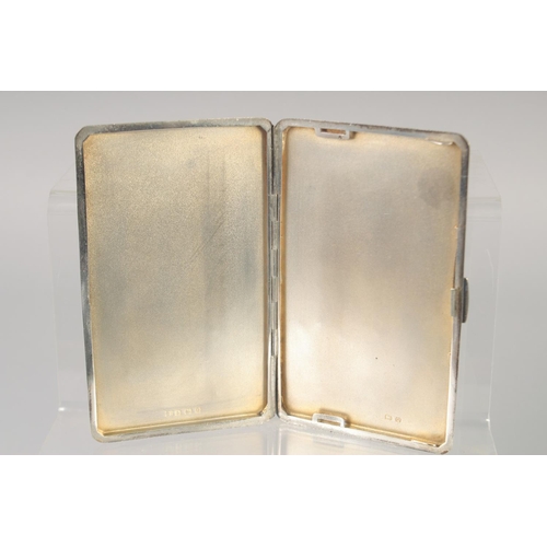 1468 - A GOOD LARGE HEAVY ENGINE TURNED CIGARETTE CASE with and oval enamel of a glamour girl. 5.5ins x 3in... 