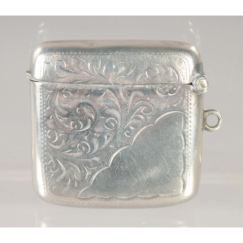 1476 - AN EDWARD VII SILVER VESTA CASE with an oval enamel of a pug dog. 1.5ins x 1.25ins. Chester 1918.... 