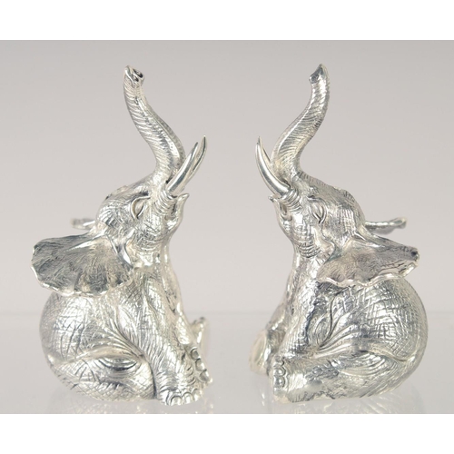 1493 - A PAIR OF 800 ELEPHANT SALT AND PEPPERS. 1.5ins high.