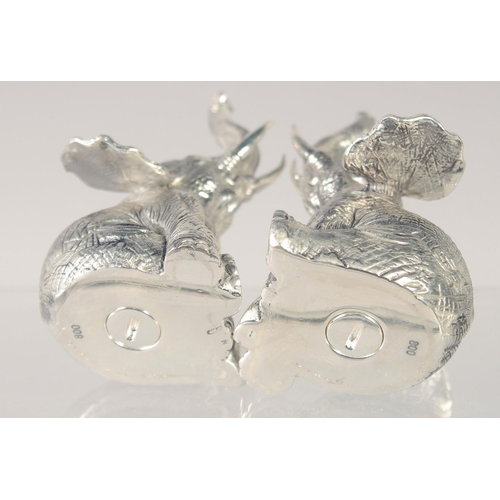 1493 - A PAIR OF 800 ELEPHANT SALT AND PEPPERS. 1.5ins high.