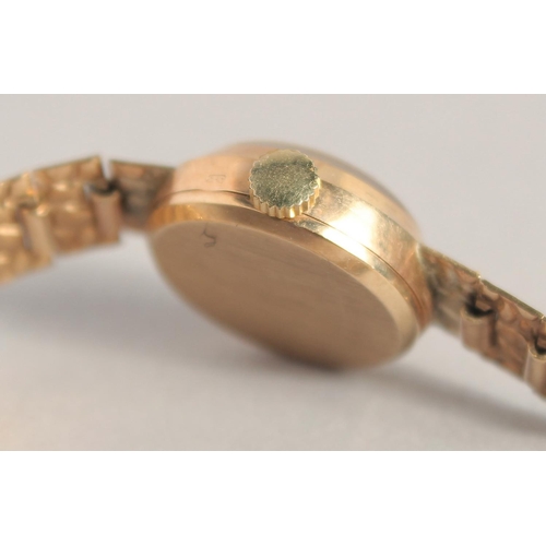 1537 - A LADIES 9CT GOLD ACCURIST WRISTWATCH. Gross weight 11gms.