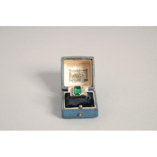 1553 - AN 18CT GOLD EMERALD AND DIAMOND RING, central Columbian emerald, 4ct, with three diamonds on each s... 