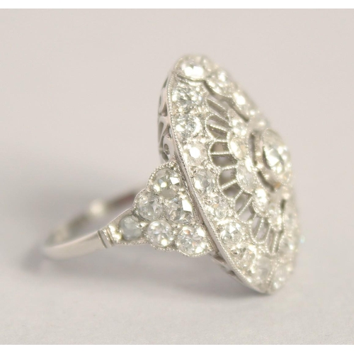 1554 - A SUPERB ART DECO PLATINUM AND DIAMOND OVAL PIERCED CLUSTER RING. 2.5cm x 2cm.