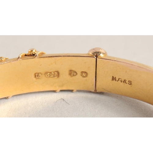 1561 - A 15CT GOLD BANGLE.12gms.