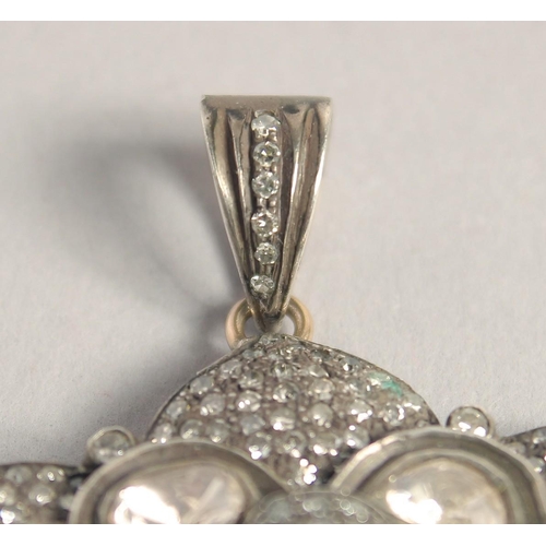 1564 - A GOOD ANTIQUE ROSE DIAMOND AND EMERALD DROP PENDANT.