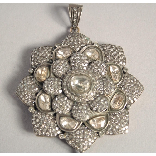 1564 - A GOOD ANTIQUE ROSE DIAMOND AND EMERALD DROP PENDANT.