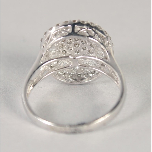 1587 - A SUPERB 18K GOLD DIAMOND CIRCULAR RING.