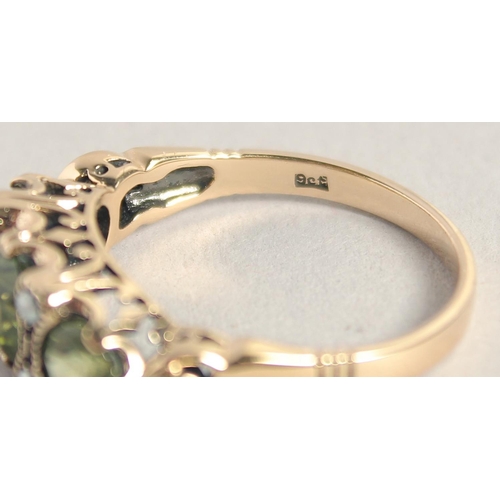 1592 - A GOOD 9CT GOLD PERIDOT AND PEARL RING.