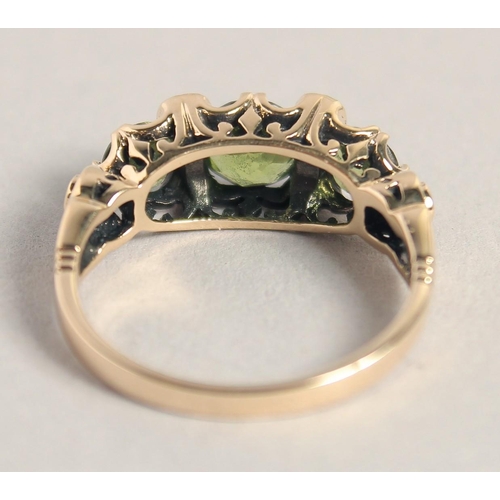 1592 - A GOOD 9CT GOLD PERIDOT AND PEARL RING.