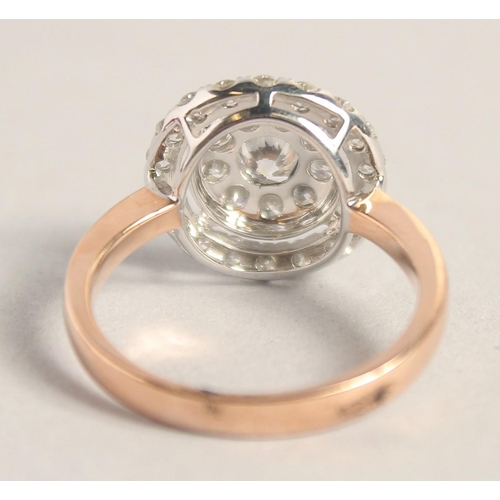 1599 - A SUPERB 18CT GOLD ROUND DIAMOND RING.