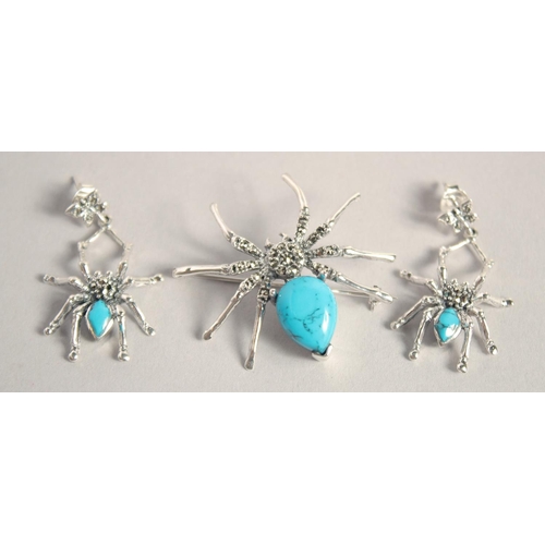 1625 - A SILVER AND TURQUOISE SPIDER EARRING AND BROOCH SET.