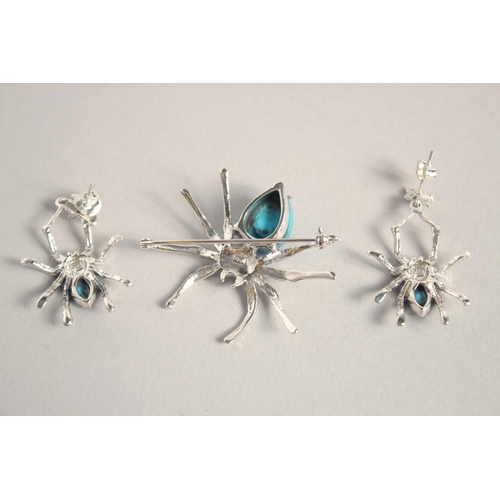 1625 - A SILVER AND TURQUOISE SPIDER EARRING AND BROOCH SET.