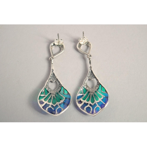 1636 - A PAIR OF SILVER PLIQUE ENAMEL ART DECO STYLE DROP EARRINGS.