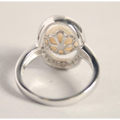 1658 - A SILVER PEARL RING.