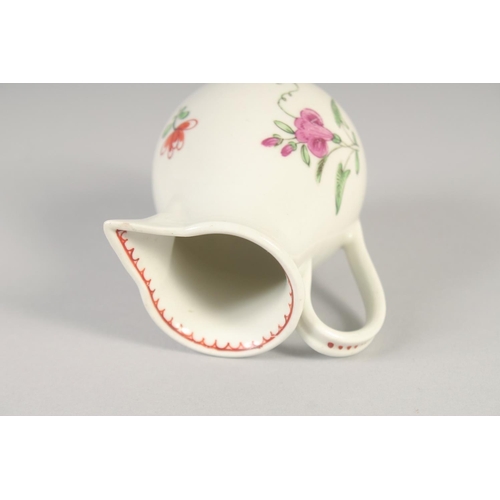 1065 - AN 18TH CENTURY WORCESTER JUG painted with a rose and rose bud with internal line and loop border.