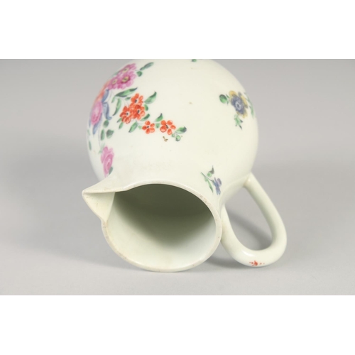 1067 - AN 18TH CENTURY WORCESTER JUG painted with a large floral bouquet and scattered flowers.