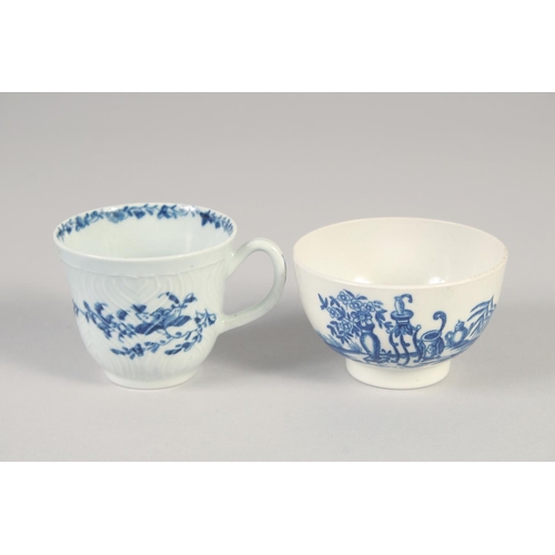 1079 - AN 18TH CENTURY WORCESTER FEATHER MOULDED COFFEE CUP AND SAUCER painted in under glaze blue, workman... 