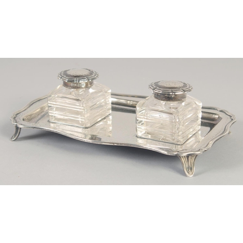 1690 - A SILVER INKSTAND with cut glass ink holder. Sheffield, 1900, maker H. D.