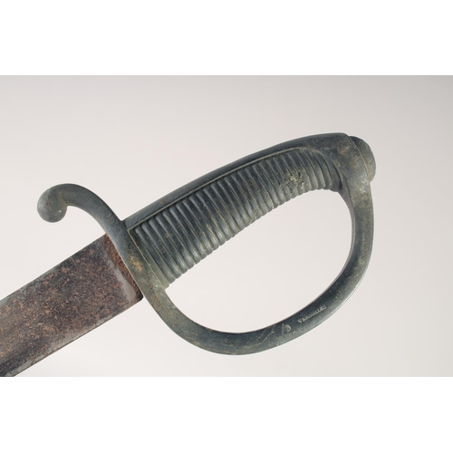 143 - A FRENCH BRIQUETTE, early 19th century, wide, single edged slightly curved blade, brass hilt stamped... 