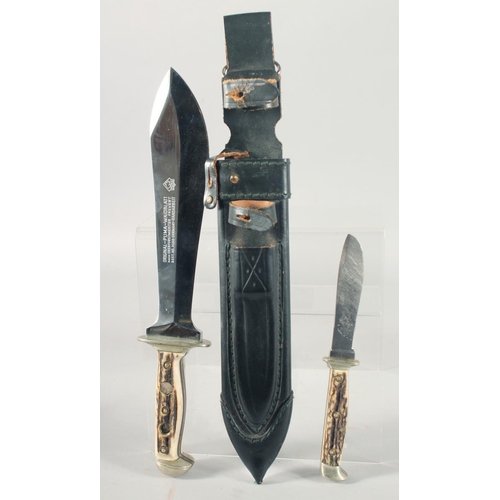 21 - ORIGINAL-PUMA-WAIDBLATT KINFE AND PUMA KLEINER JAGDNICKER KNIFE, both with antler handles 12.5