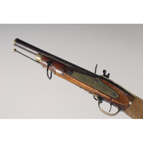 220 - A RARE INDIAN TORODAR FLINTLOCK CARBINE, early 19th century, round 10in barrel with brass ring at mu... 