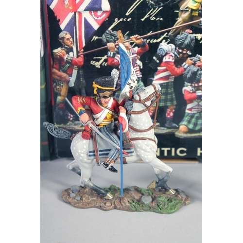 259 - KING AND COUNTRY NAPOLEONICS. NA 87. 42nd Highlands officer with flags BR 29 (2).