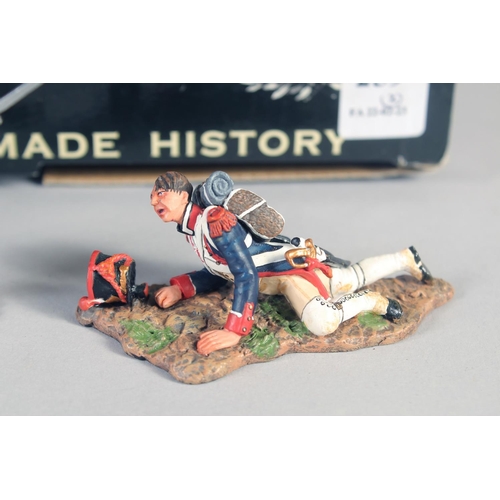 259 - KING AND COUNTRY NAPOLEONICS. NA 87. 42nd Highlands officer with flags BR 29 (2).