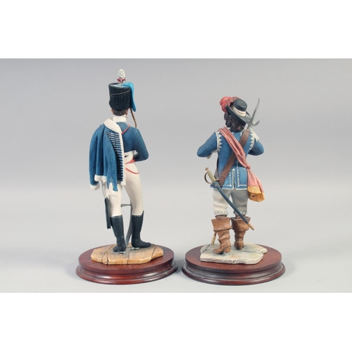 392 - BORDER FINE ARTS, two models of a hussar, and man with a pike, 95/750 and 84/750, on a wooden circul... 