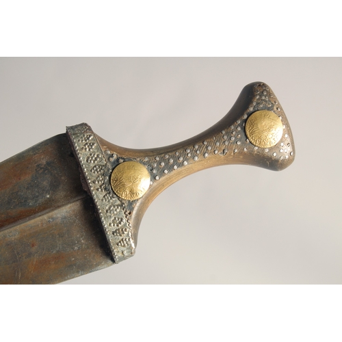 232 - A 19TH CENTURY ABAB YEMENI JAMBIYA DAGGER, 30cm long.