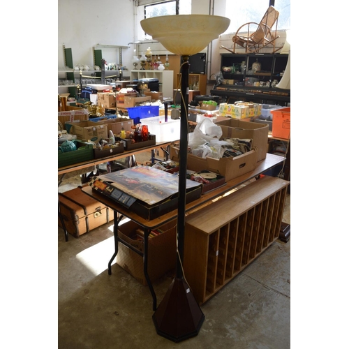 134 - A stylish floor standing lamp.