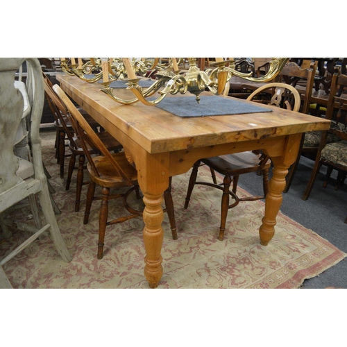 255 - A good large heavy pine kitchen table 9' long x 2' 10