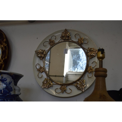 41 - Decorative circular mirror.