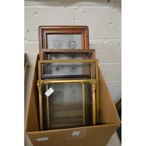 473 - A box containing various small frames.