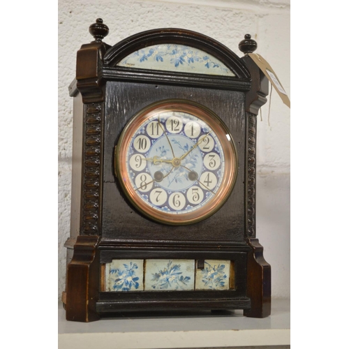 510 - A Victorian oak case mantel clock (faults).